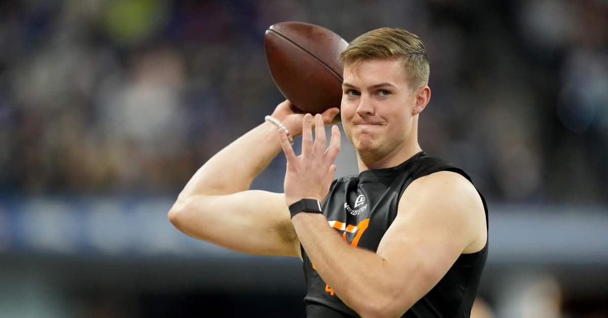 Pittsburgh Steelers Rookie QB Describes 'Good Vibe' with Aaron Rodgers - Athlon Sports