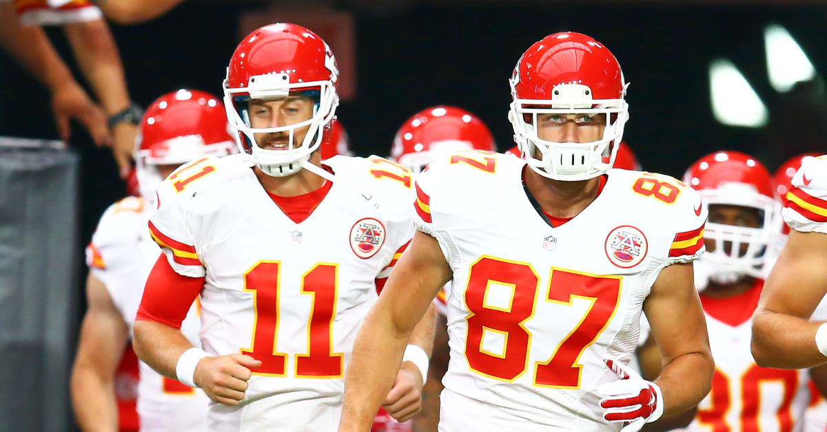 Chiefs Travis Kelce QB Buddy Reveals 1 Taylor Swift Question That's  Off-Limits - Athlon Sports