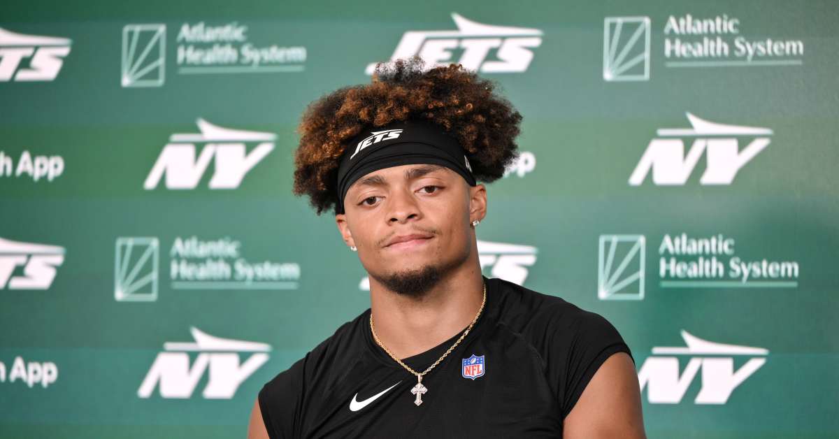 Jets&#39; Justin Fields Not Trying To Be &#39;Celebrity Quarterback&#39;