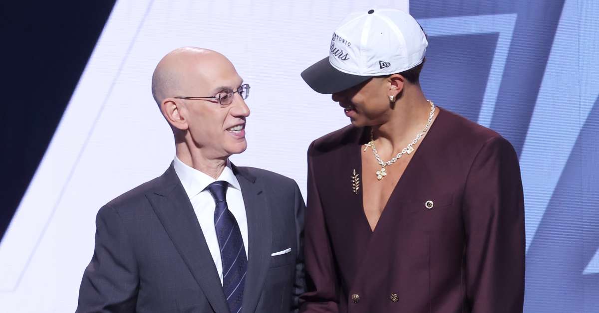 San Antonio Spurs Rookie Finds 'Older Brother' in Unconventional Veteran Leader - Athlon Sports