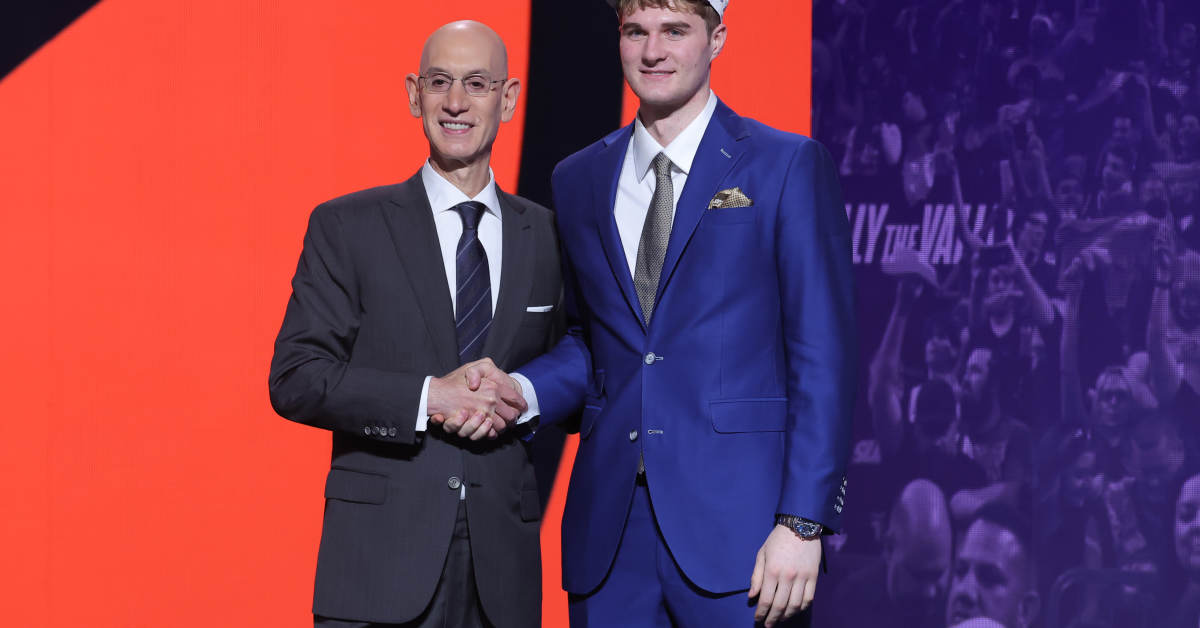 Hornets Take Liam McNeeley With 29th Pick in 2025 NBA Draft - Athlon Sports