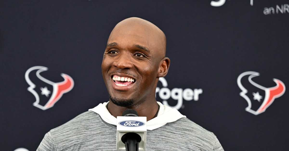 NFL: DeMeco Ryans Sets High Bar for Ascending Houston Texans - Athlon Sports