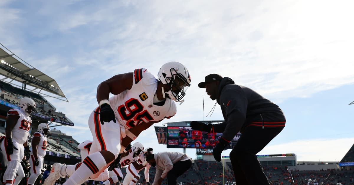 Myles Garrett Clarifies Trade Demand Scenario with Cleveland Browns Teammates - Athlon Sports