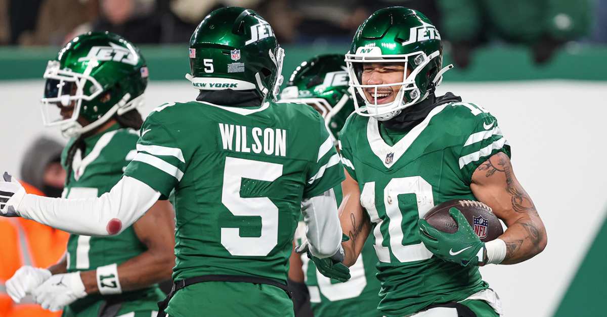 New York Jets Biggest Justin Fields Problem Exposed as Perfectly Clear - Athlon Sports
