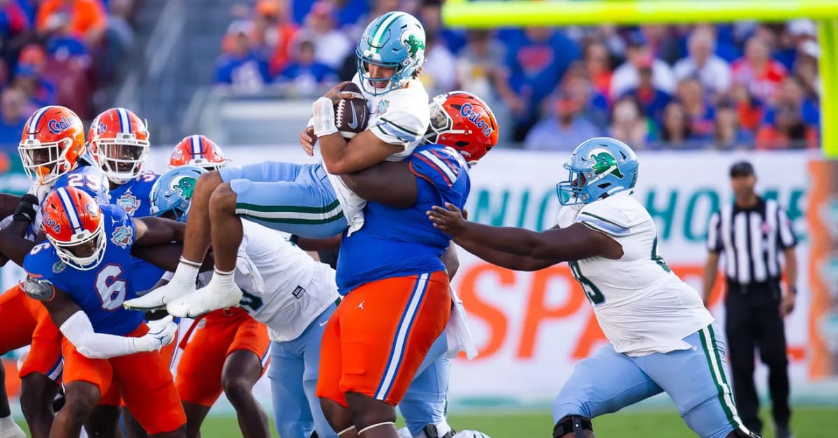 Tampa Bay Buccaneers LOOK Slimmer Desmond Watson Shows Up at Rookie Camp - Athlon Sports
