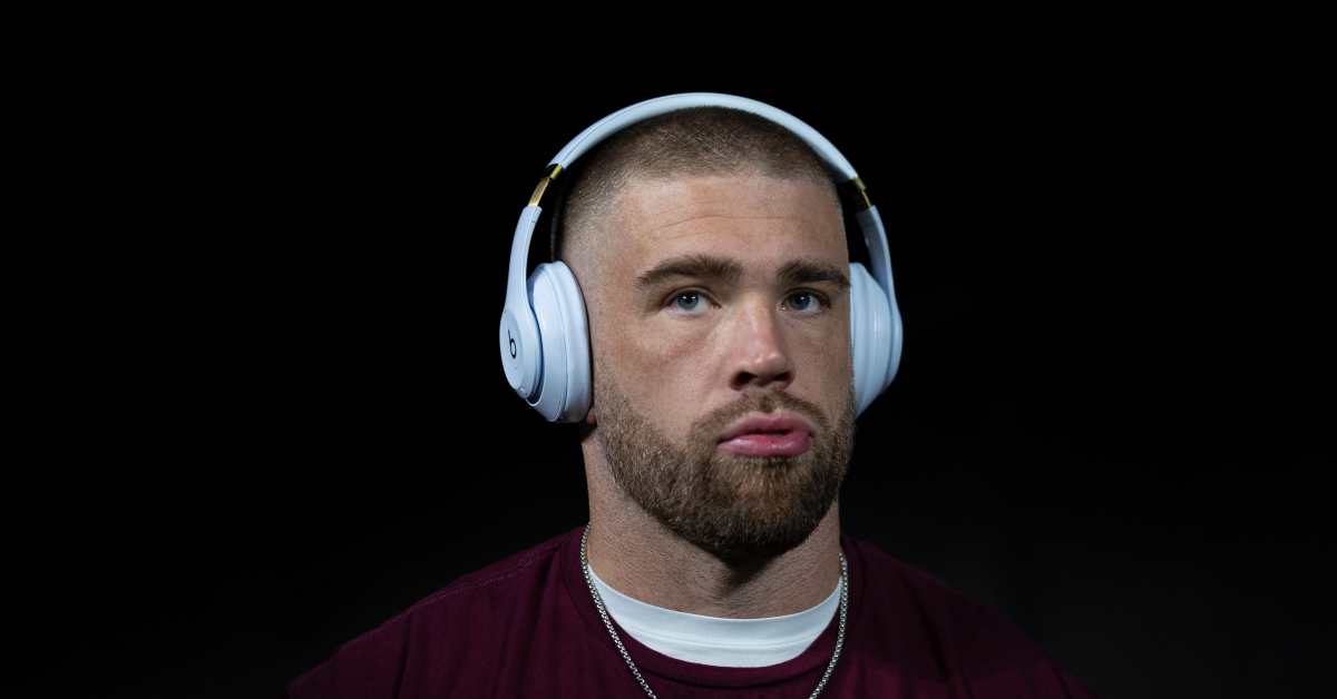 Watching Tape With Washington Commanders Tight End Zach Ertz - Athlon Sports