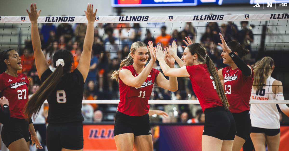 Nebraska Huskers Volleyball Sweeps Illini For 10th Straight Win ...