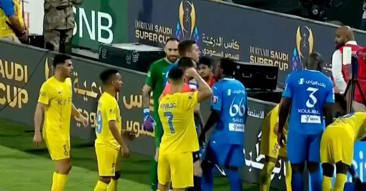 Cristiano Ronaldo raises fist near ref after red card vs Al-Hilal - Futbol