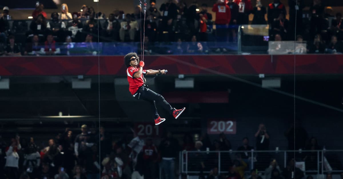 Ludacris Rappels from Roof at Falcons Game in Air Jordan Sneakers ...