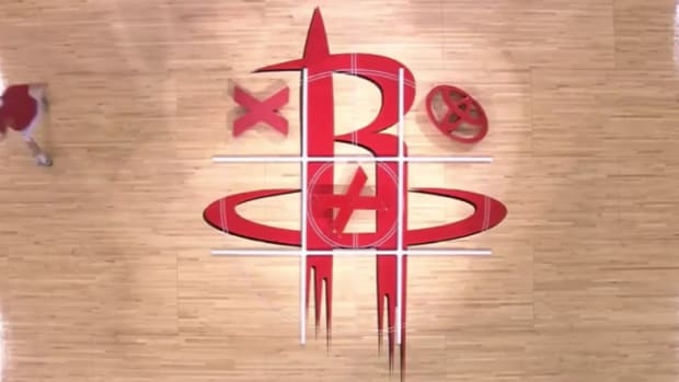 Rockets Fans Have No Idea How to Play Tic-Tac-Toe