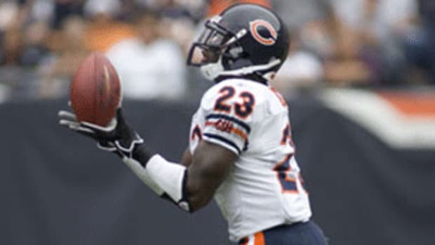 devin-hester-cropped.gif
