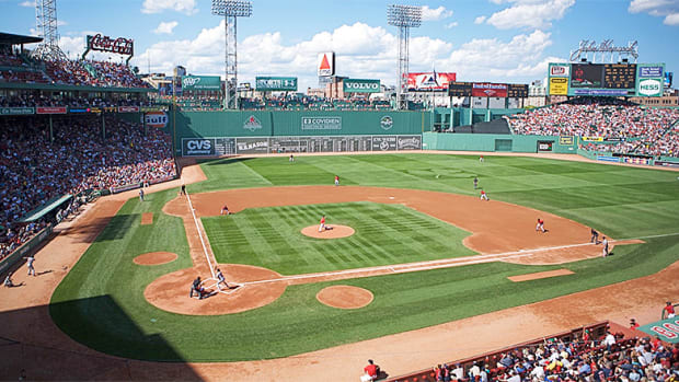 MLB's 10 Oldest Ballparks - Fenway Park