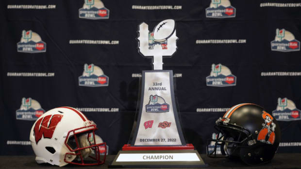 Wisconsin will face Oklahoma State in the 2022 Guaranteed Rate Bowl.