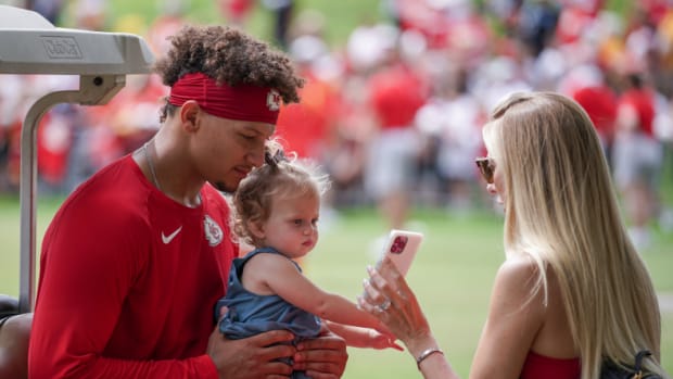 Video: Patrick Mahomes' Dad Goes Viral For His Postgame Celebration 