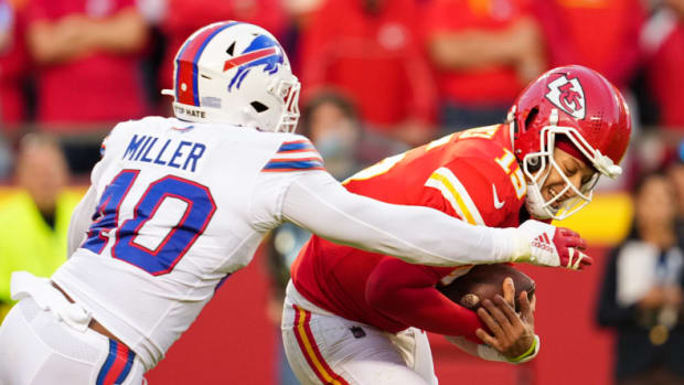 Von Miller attempts to tackle Patrick Mahomes