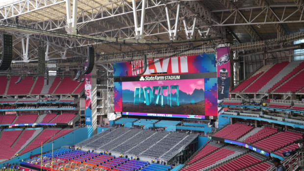 State Farm Stadium Announces Decision On Retractable Roof For Super Bowl  LVII 