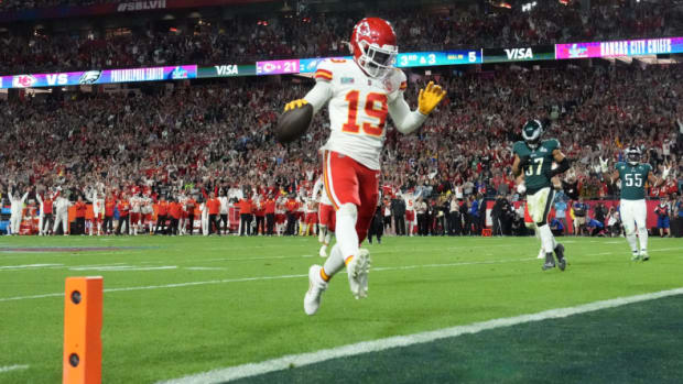 Kadarius Toney Shows Off Chiefs Super Bowl Ring By Flipping Off 'Everybody  In New York' 