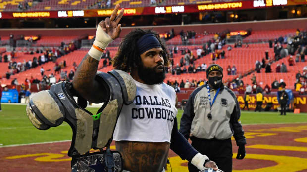 Cowboys Fans Had Classy Greeting For Ezekiel Elliott Sunday - The