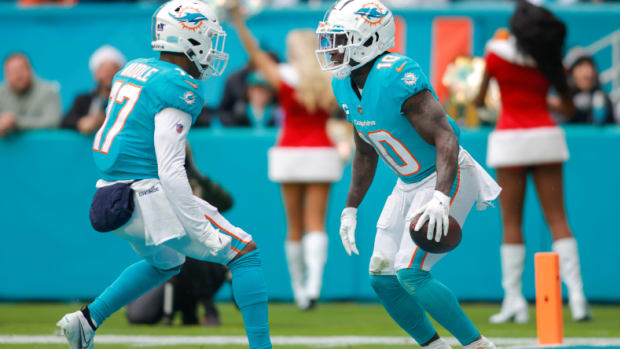 Dolphins: Tyreek Hill has hilarious reaction to Jalen Ramsey trade