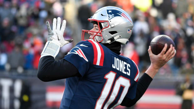 Patriots Locker Room Split Between Mac Jones and Bailey Zappe