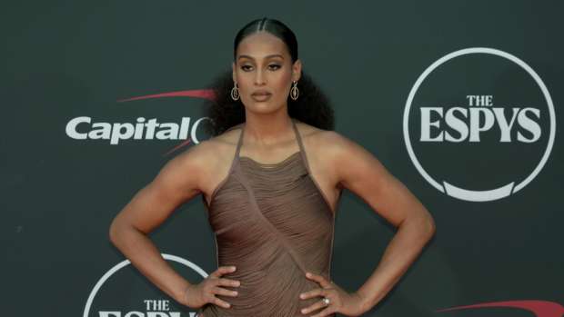 Phoenix Mercury guard Skylar Diggins Smith arrives on the red carpet before the 2023 ESPYS at the Dolby Theatre.