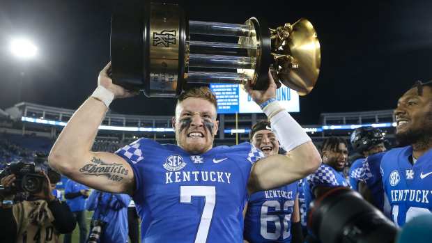 Kentucky's Will Levis grimaces while hoisting the 2022 Governor's Cup trophy after the Wildcats defeated Louisville, Nov. 26, 2022. Syndication The Indianapolis Star Syndication Detroit Free Press