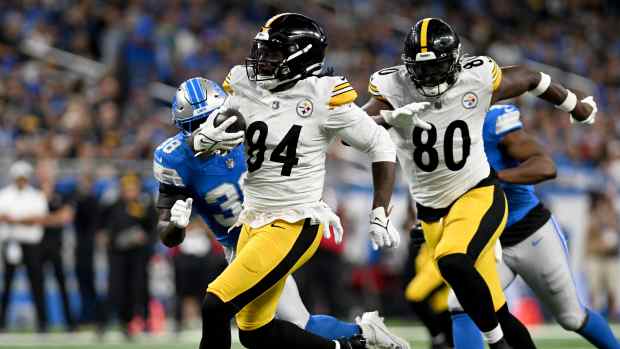 Aug 24, 2024; Detroit, Michigan, USA; Pittsburgh Steelers running back Cordarrelle Patterson (84) runs for a touchdown against the Detroit Lions in the first quarter at Ford Field.