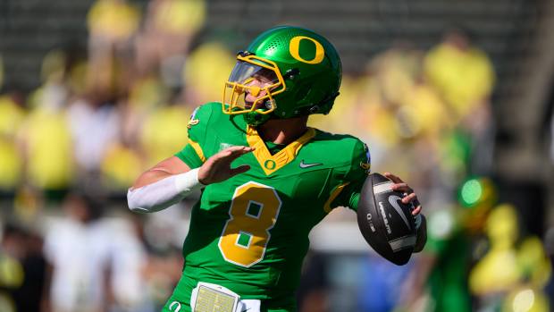 Oregon Ducks quarterback Dillon Gabriel.