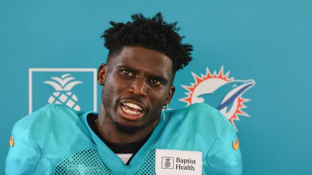 Tyreek Hill's Blunt Question Backfires on Dolphins Star - Athlon Sports