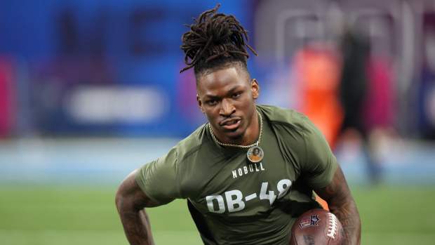 Indianapolis, IN, USA; Southern California defensive back Calen Bullock (DB48) works out during the 2024 NFL Combine at Lucas Oil Stadium - Kirby Lee-Imagn Images