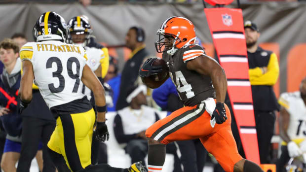 Monday Night Football odds, line: Steelers vs. Browns prediction, NFL  picks, best bets by expert on 55-28 run 