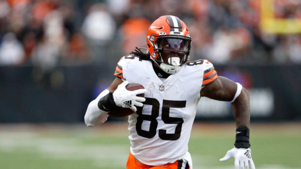 Scary accident at home has Browns TE David Njoku questionable vs