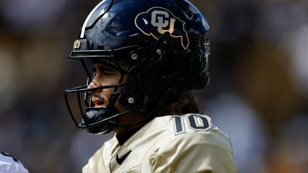 Colorado Buffaloes quarterback Julian Lewis