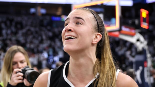 Sabrina Ionescu Details Stephen Curry Message After Viral Game-Winner -  Athlon Sports