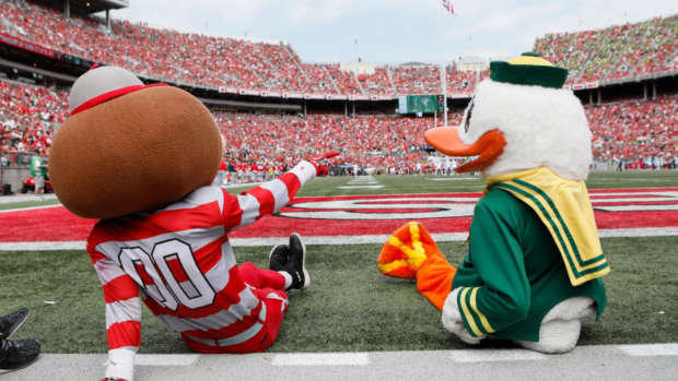 Early Betting line for Oregon-Ohio State in Rose Bowl Shows Surprising Favorite