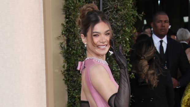 Hailee Steinfeld, Bill quarterback Josh Allen's girlfriend, attend the Golden Globes Jan. 7, 2024.