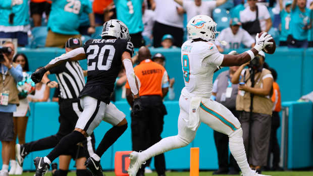 Las Vegas Raiders Release Tight End And Linebacker After Loss To Dolphins -  Athlon Sports