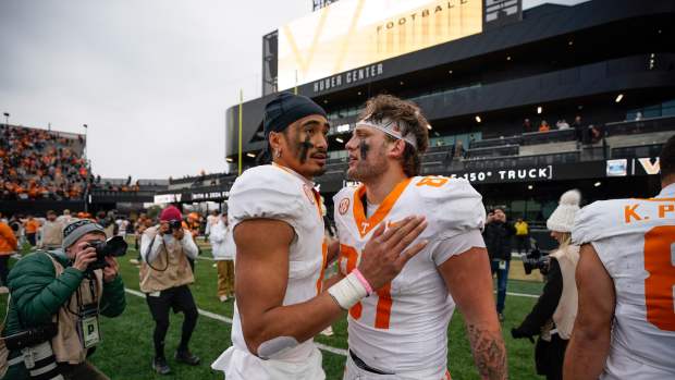 Tennessee Posts 5-Word Message Before Playoff Game vs. Ohio State