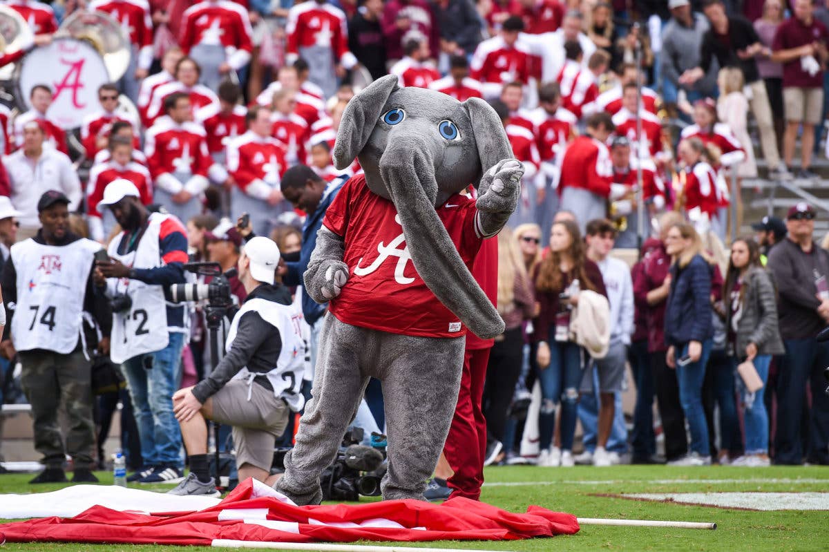 Alabama LB Target Sets Official Visit Dates for the Summer