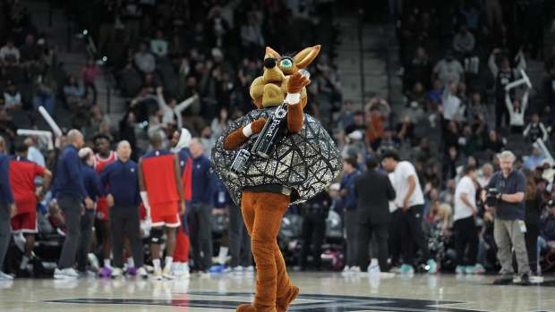 Spurs Coyote