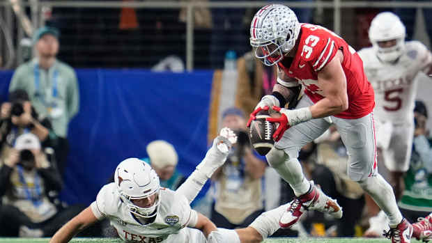 Ohio State Trolls Quinn Ewers With 4-Word Post After Fourth-Quarter Fumble