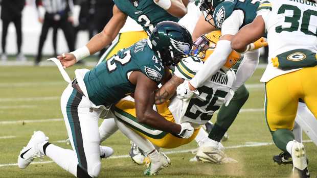 Philadelphia Eagles linebacker Oren Burks (42) causes a fumble on Green Bay Packers cornerback Keisean Nixon (25) for the opening kick off