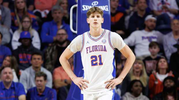 Florida Gators forward Alex Condon (21).