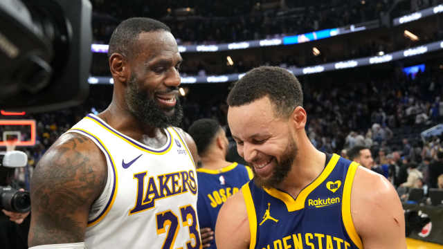 Lakers forward LeBron James and Warriors guard Stephen Curry talk after matching up in 2023-24