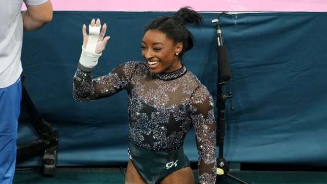 Simone Biles Husbands Outfit Is Turning Heads At Olympics Team Final