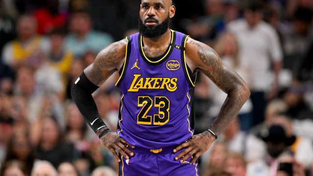 Los Angeles Lakers forward LeBron James (23)