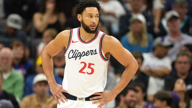 Los Angeles Clippers guard Ben Simmons (25).