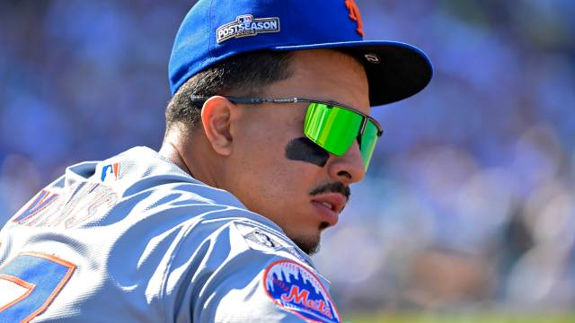 New York Mets third baseman Mark Vientos (27)