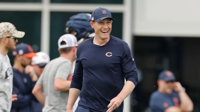 Bears Prized Free Agent Addresses Criticism Over Wearing Legendary Jersey  Number - Athlon Sports