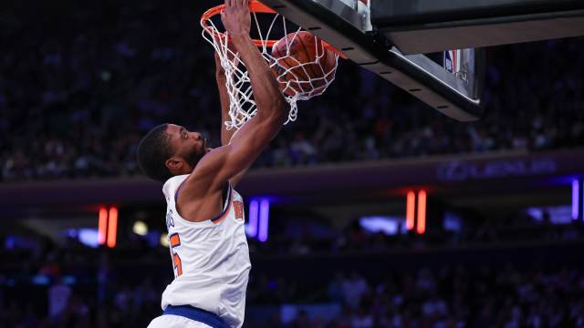 New York Knicks forward Mikal Bridges (25).